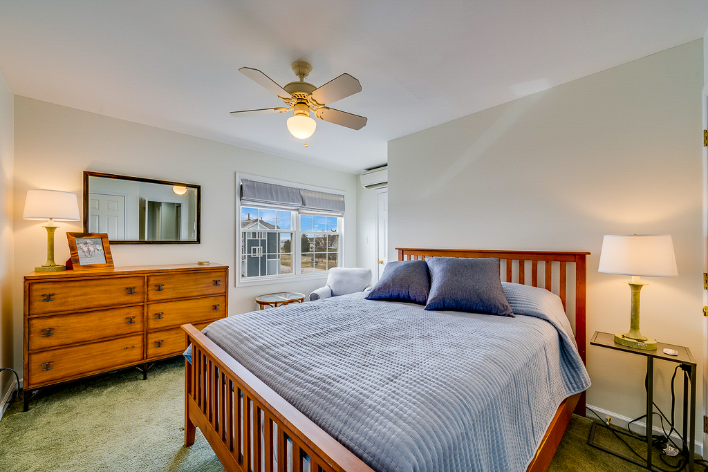 Bedroom 2 has a comfy Queen Bed and more gorgeous Views.