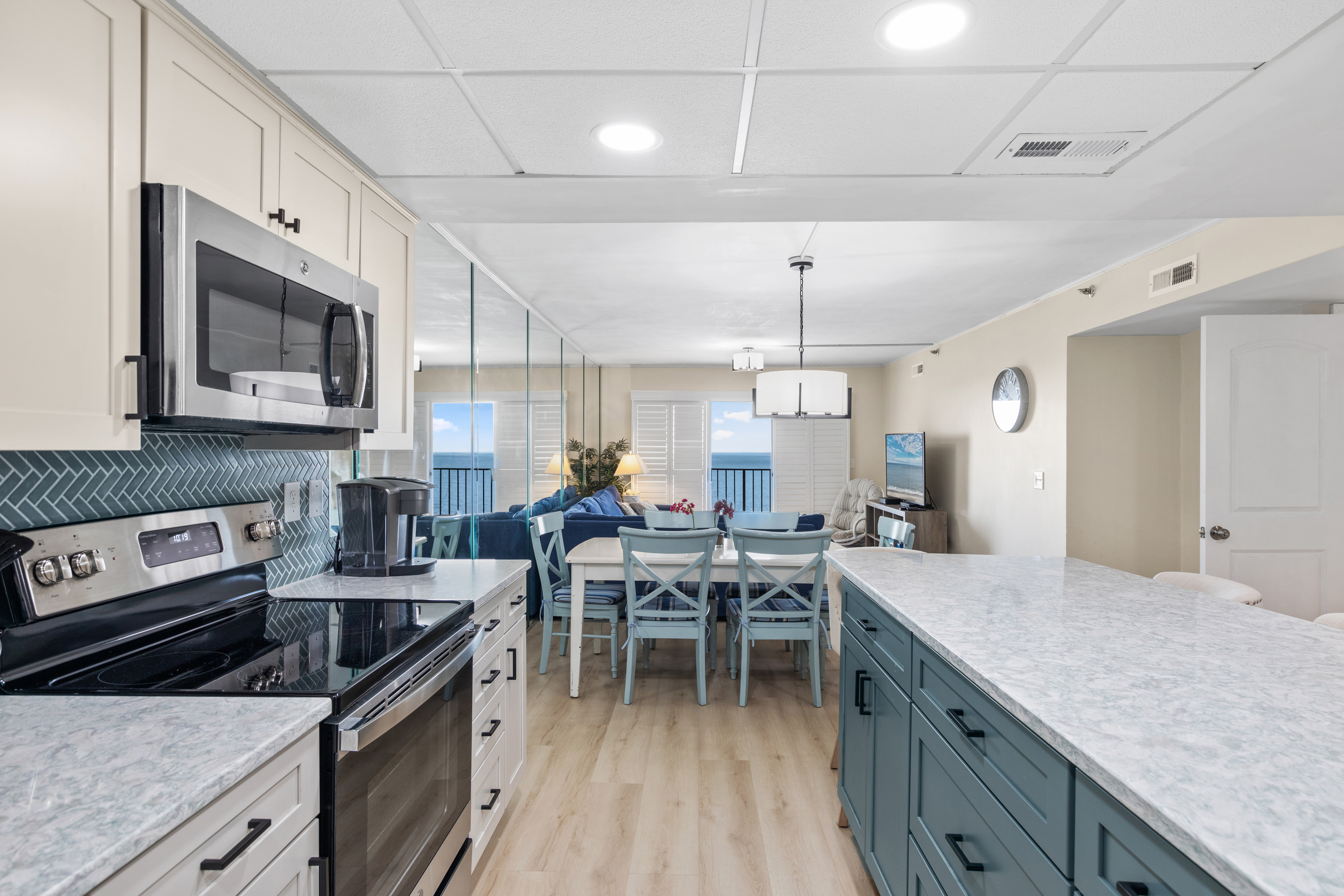 Can't do without those Sea Breezes? Dine Al-Fresco overlooking the Ocean