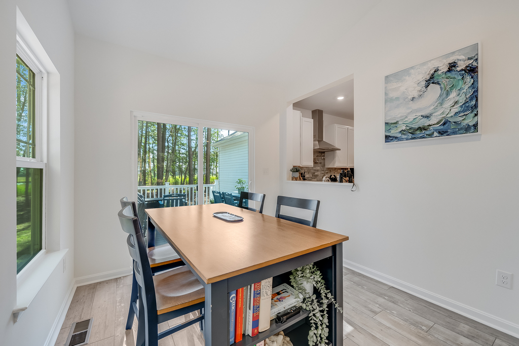A great place to enjoy breakfast while taking in peek-a-boo Bay Views!