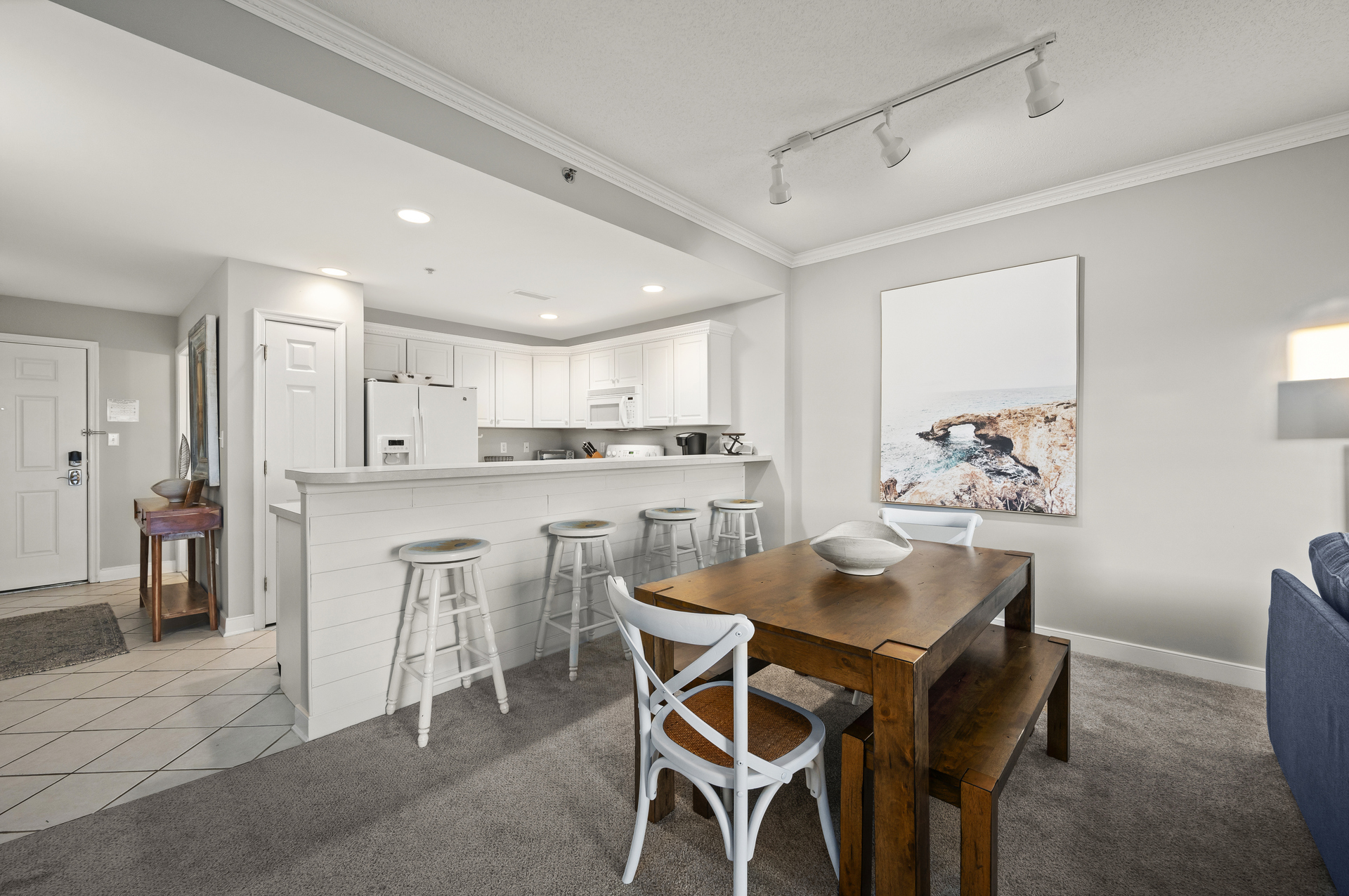 Room for all at the Dining Table and Breakfast Bar.