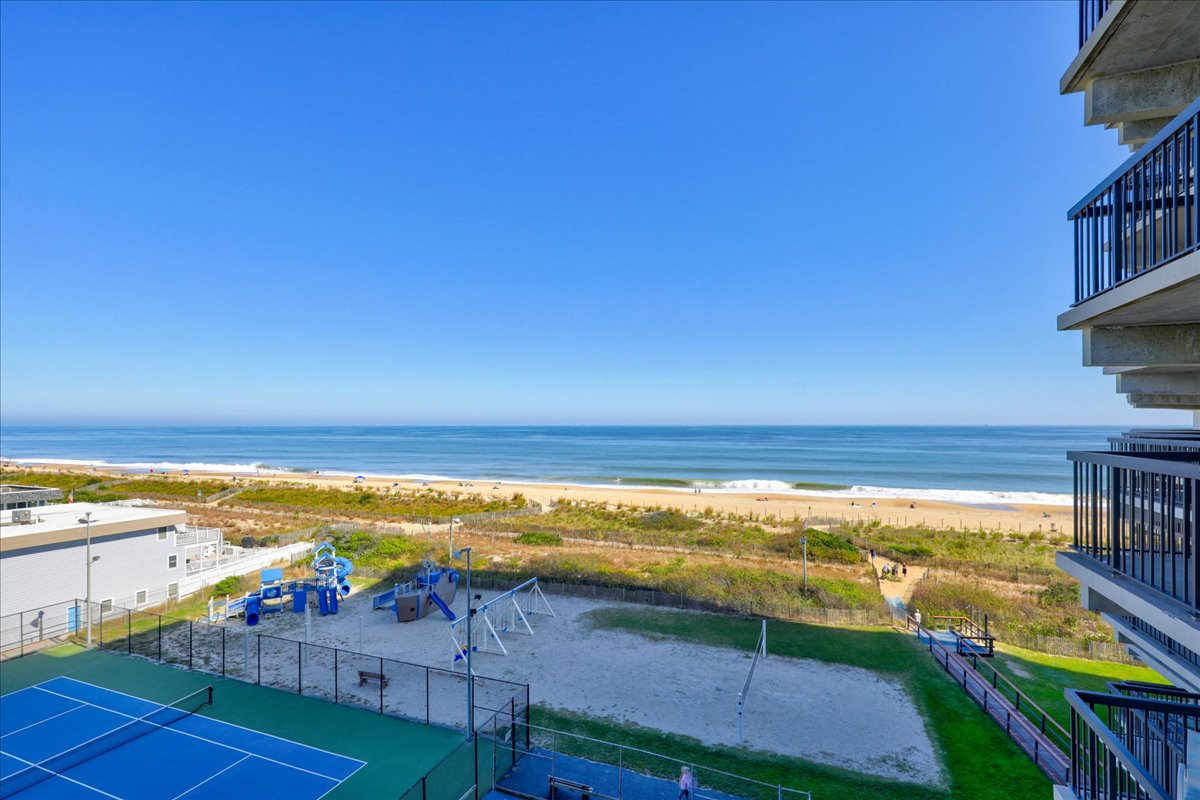 Sea Watch 505 - Just steps away from having your Toes in the Sand!