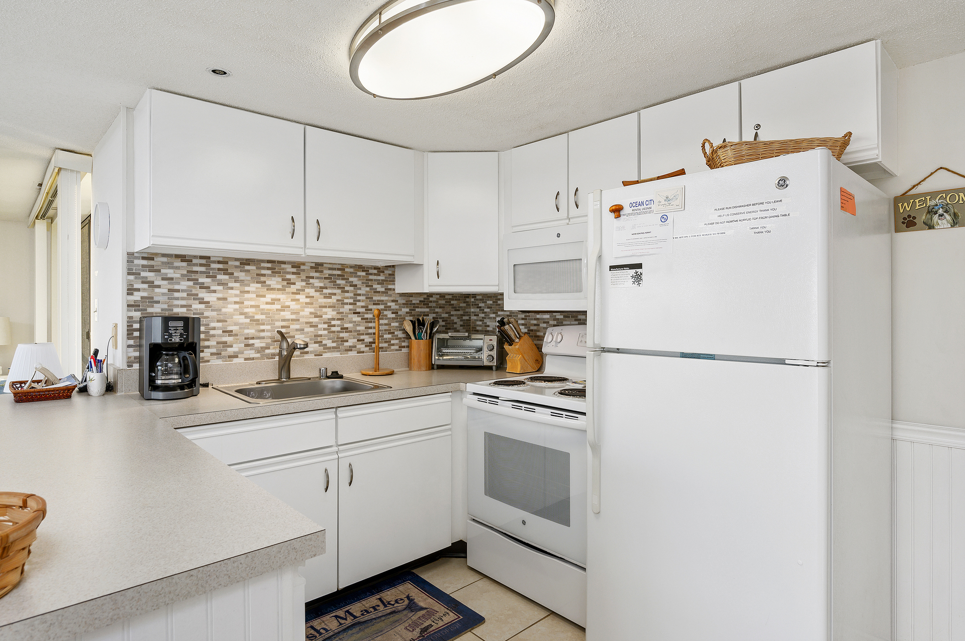 Meals won't feel like a chore at all in this beautifully upgraded kitchen!