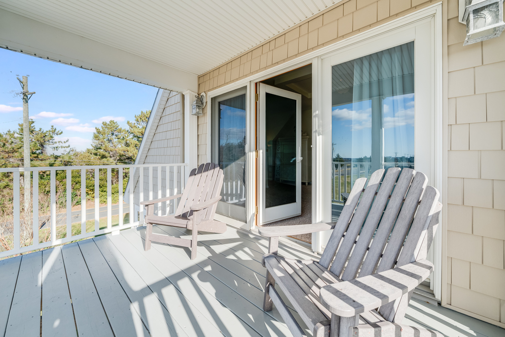 Slip out to enjoy the views or stargaze at night while the rest of your family slumbers.