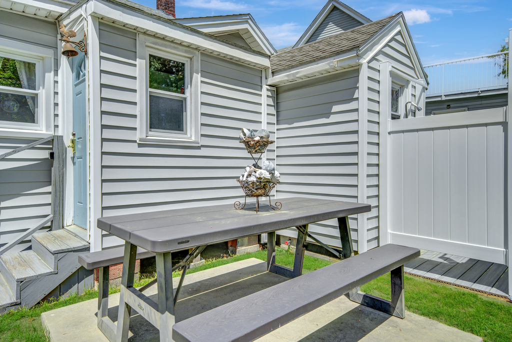 Dine Al Fresco at the Picnic Table!