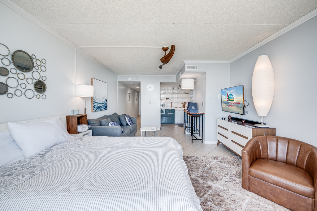 Relax in bed or on the sofa while you watch your favorite movies on the Flat Screen TV.