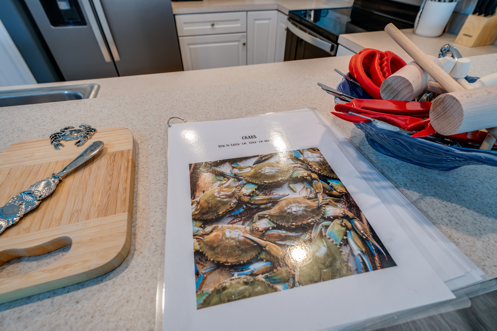 Learn how to enjoy a true seaside tradition with Bonneau's guide on crabbing
