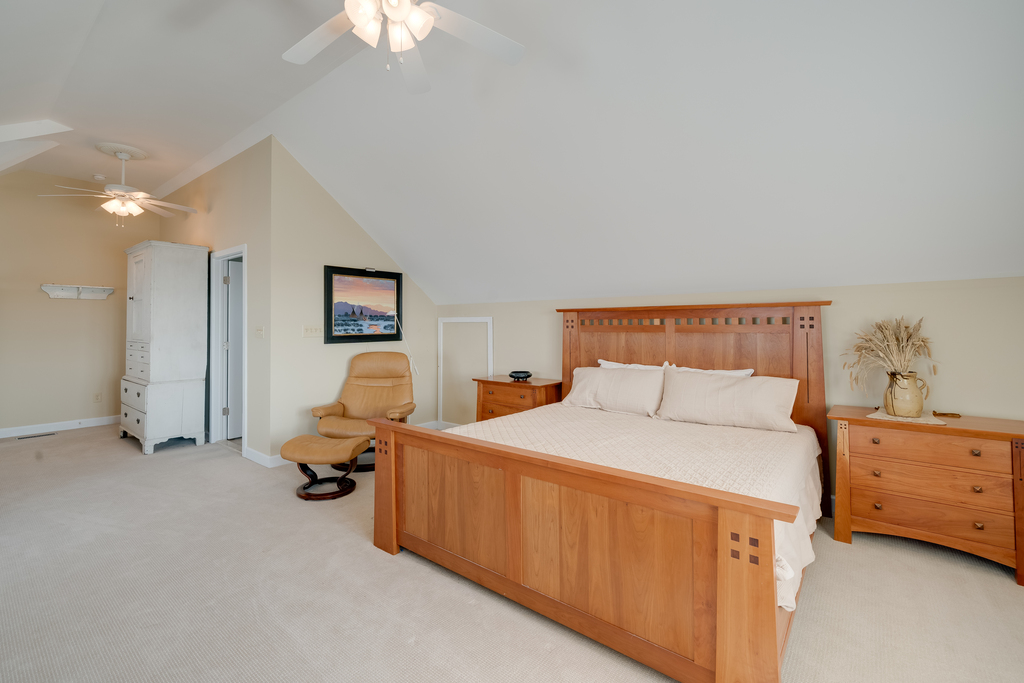 Serene, peaceful, and away from all other Bedrooms.