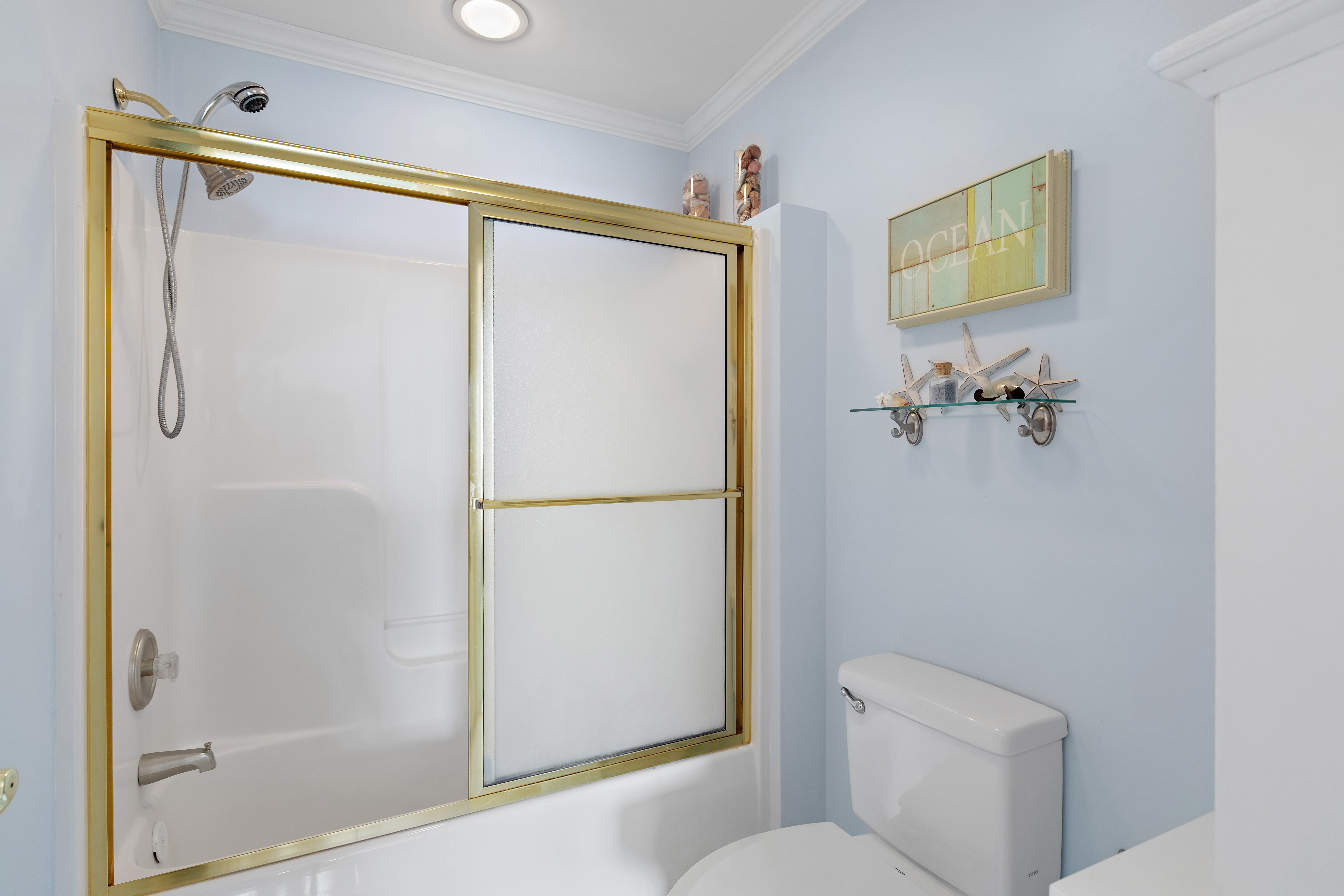 And Tub/Shower Combo!