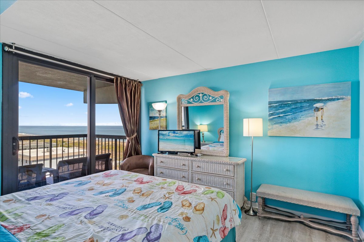 Sink into the Plush King Bed while you enjoy the Breathtaking Beach Views!