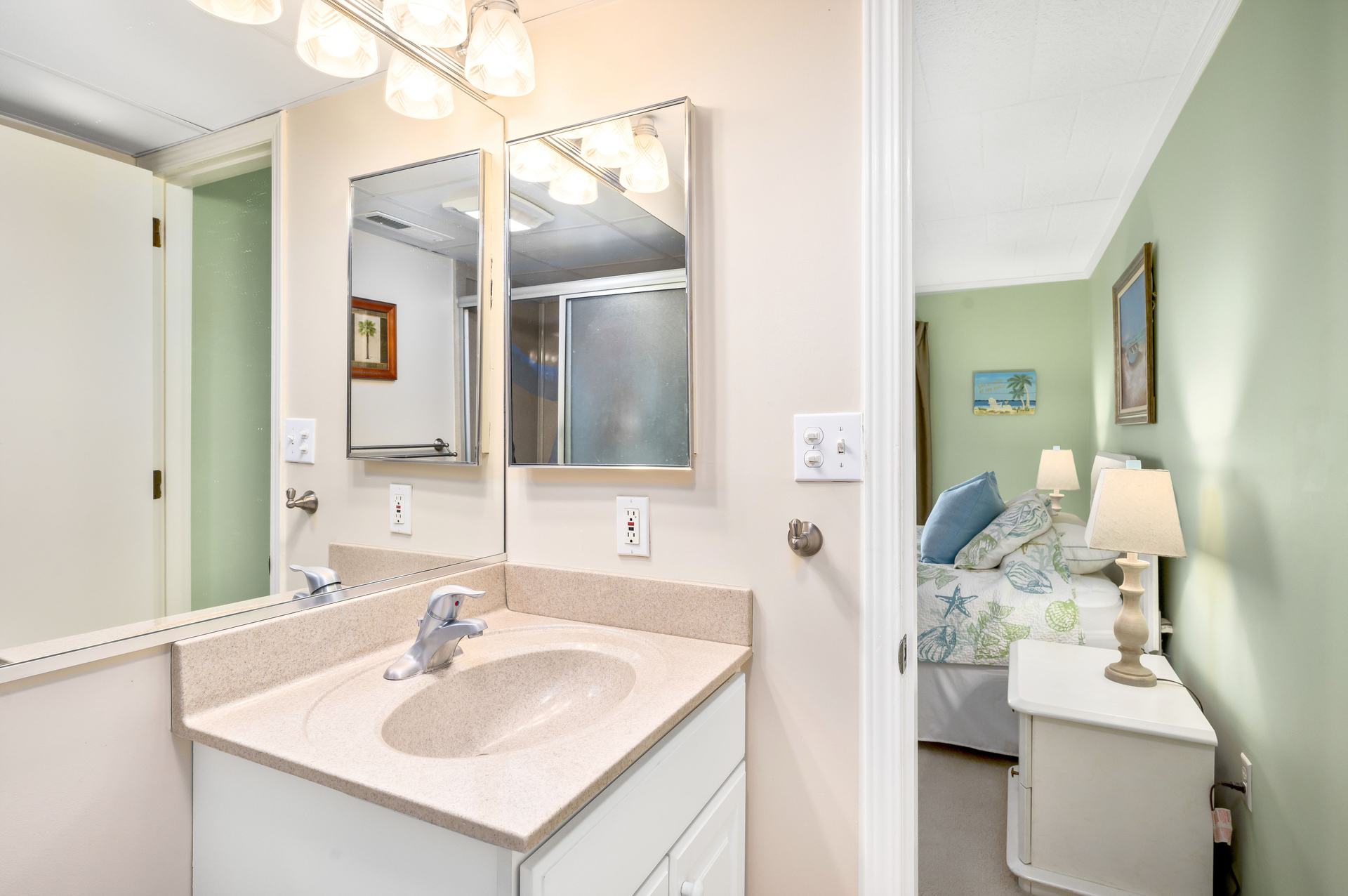 Plenty of room to get ready for a night out in the town!