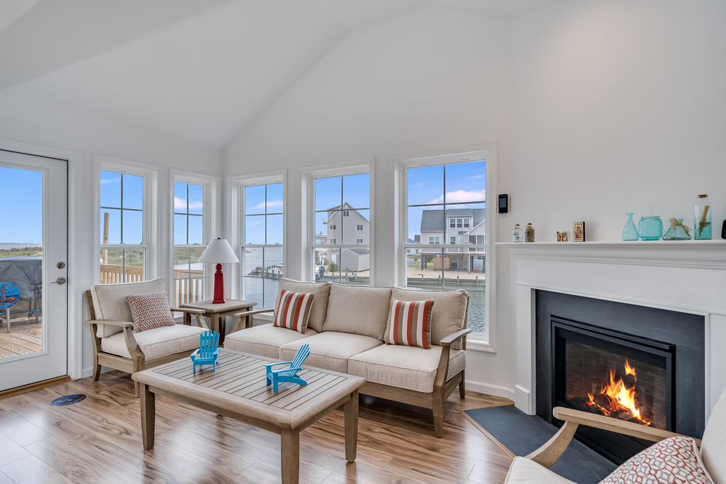 Such a great place to curl up with a good book.