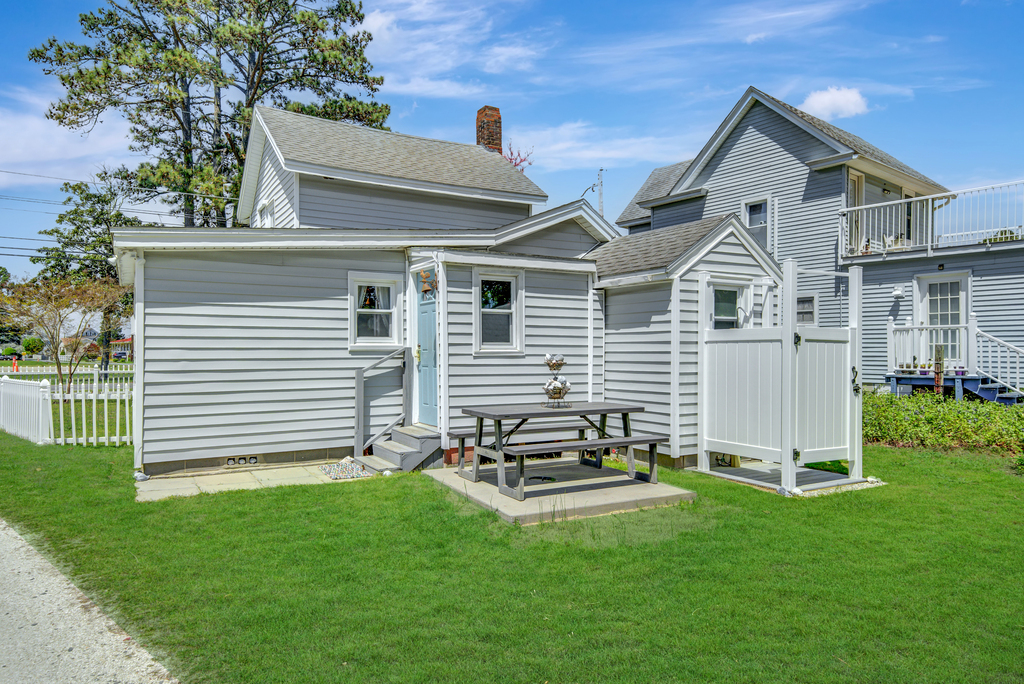 Painted Pony has a large yard to play in and off street parking behind the house.
