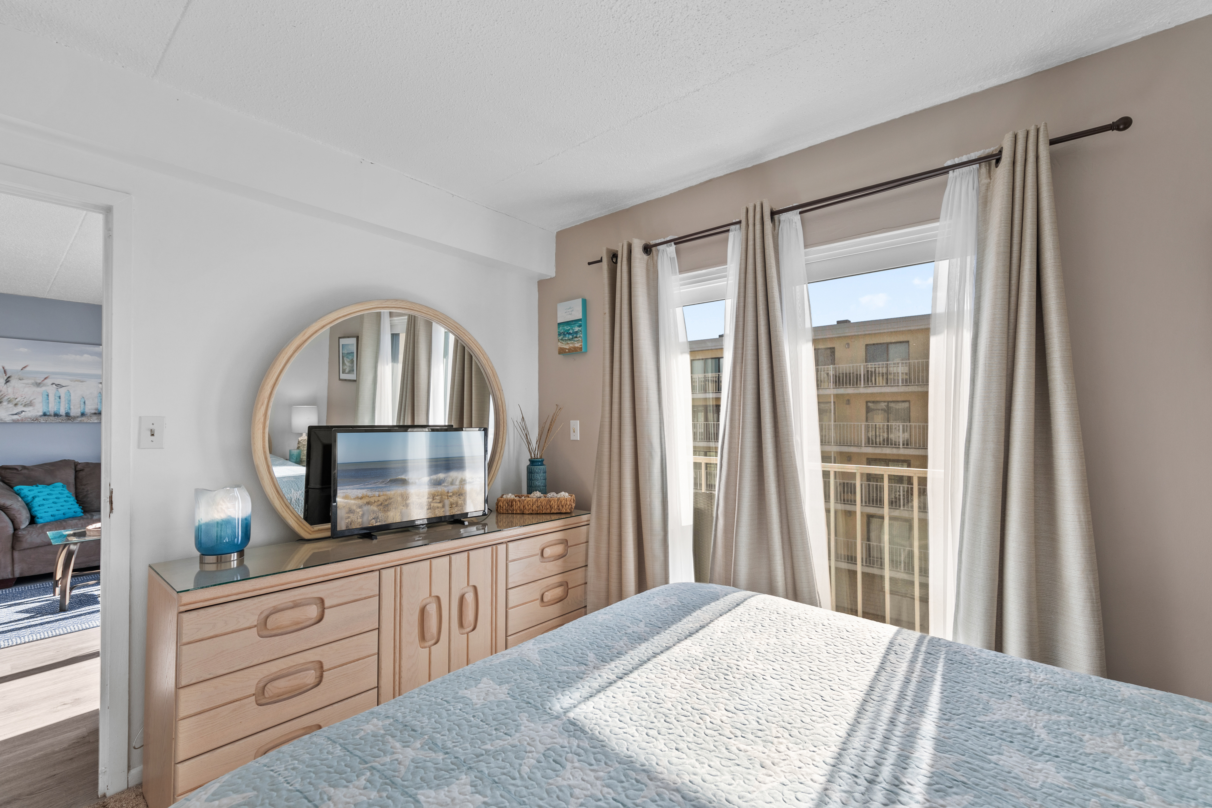 Kick back and watch your Favorite movie on the Flat Screen TV!