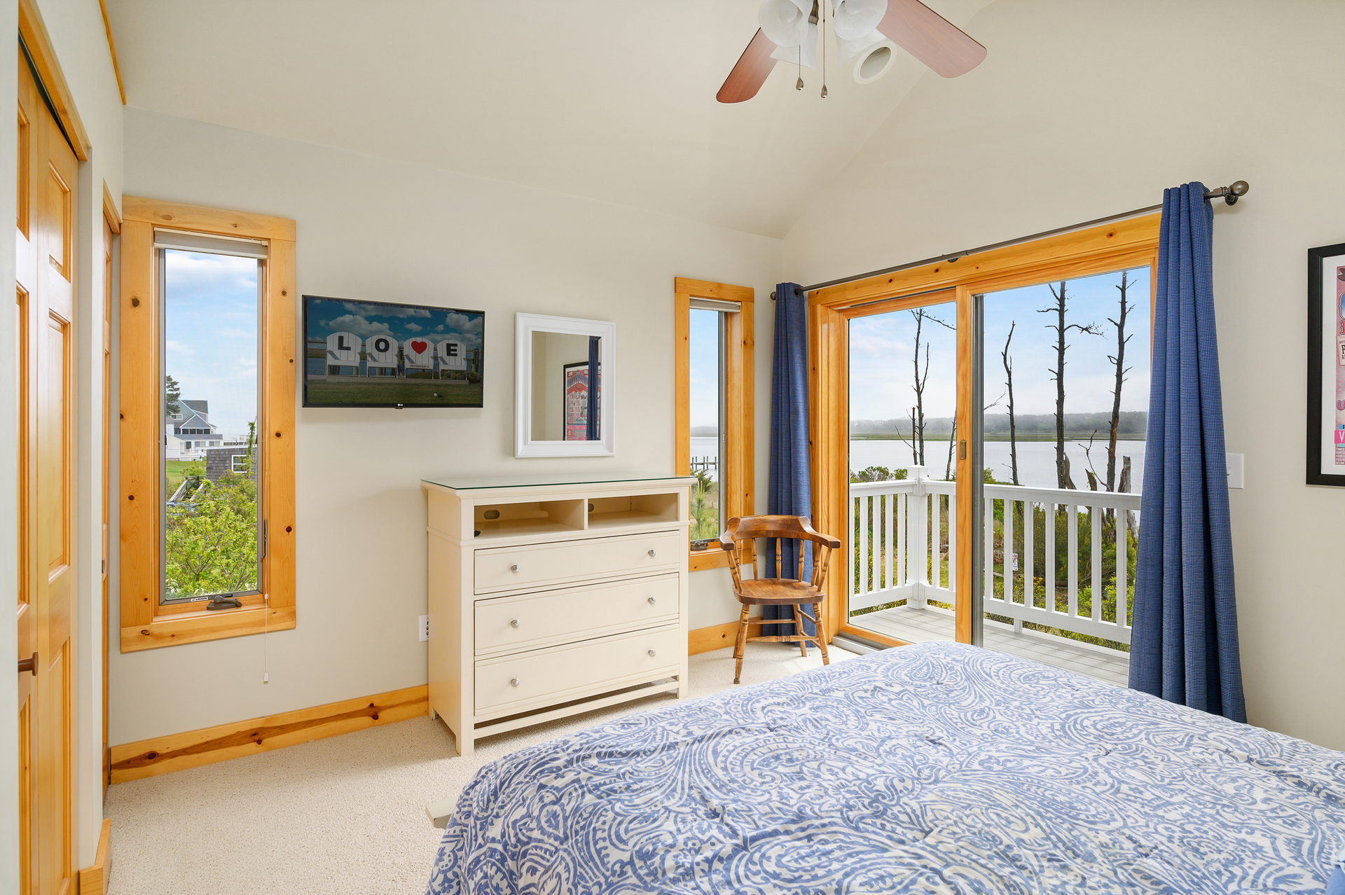 All Bedrooms have Smart TV.