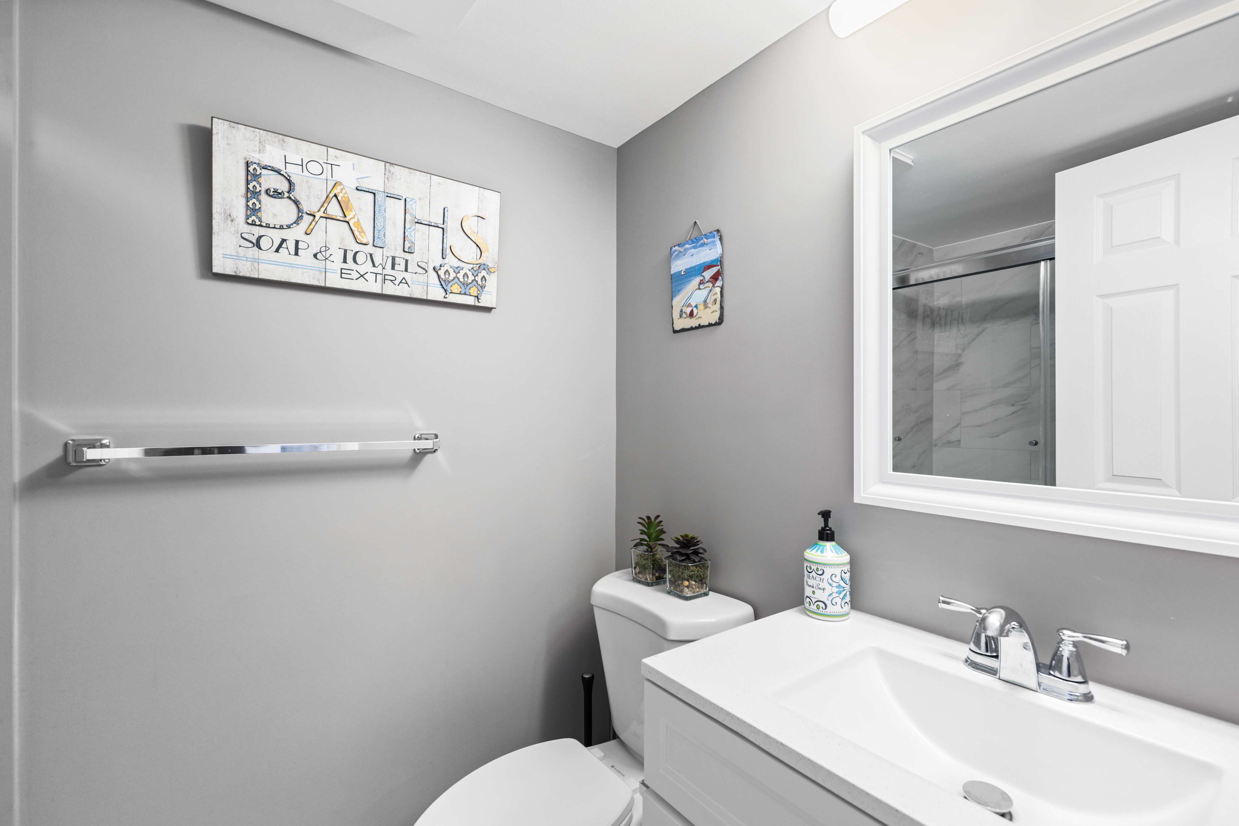 Full size Primary Bath.