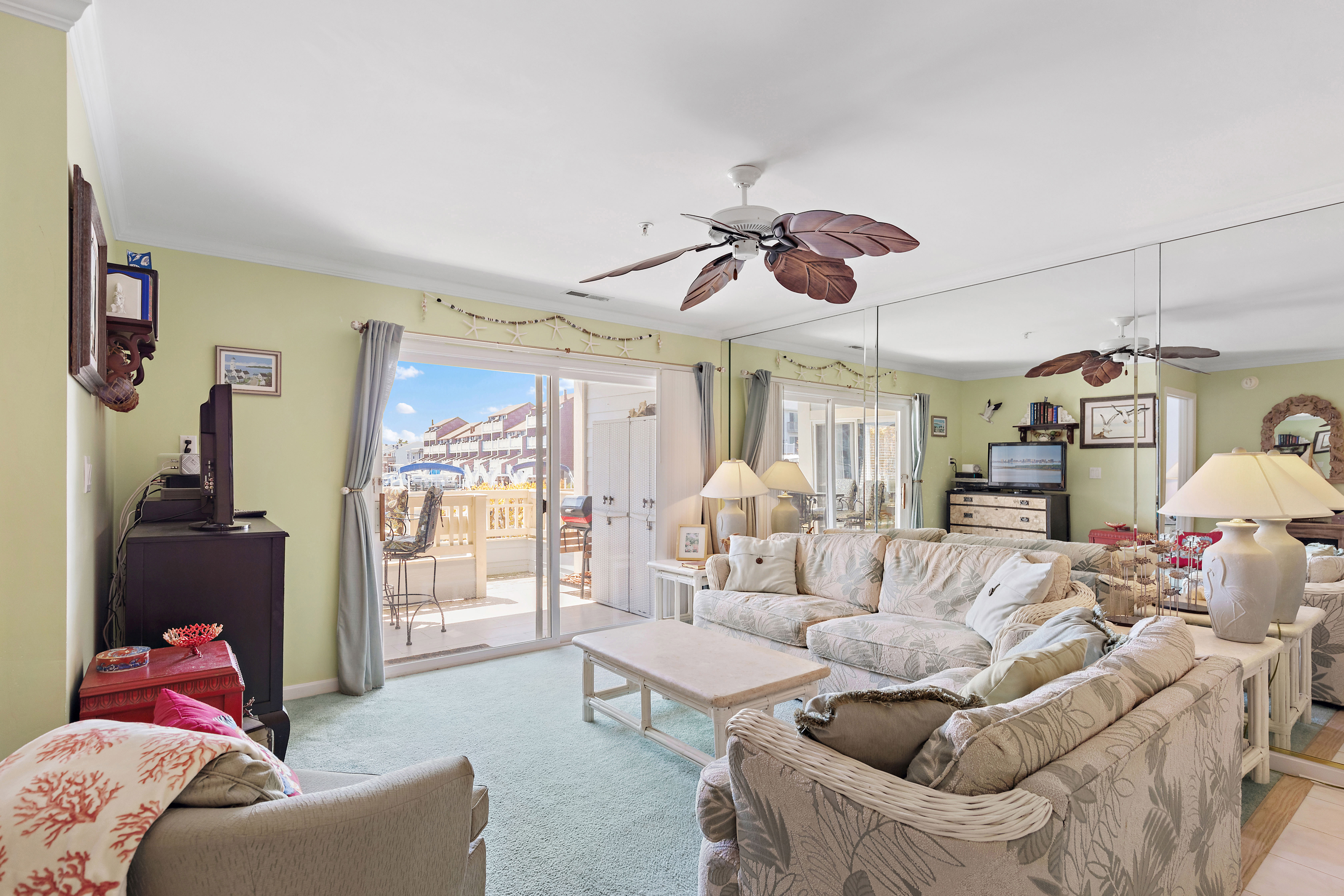 This gorgeous 3 Bedroom condo sleeps 9 in total comfort and style!