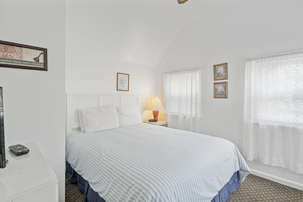 Bedroom with comfy Queen Bed.