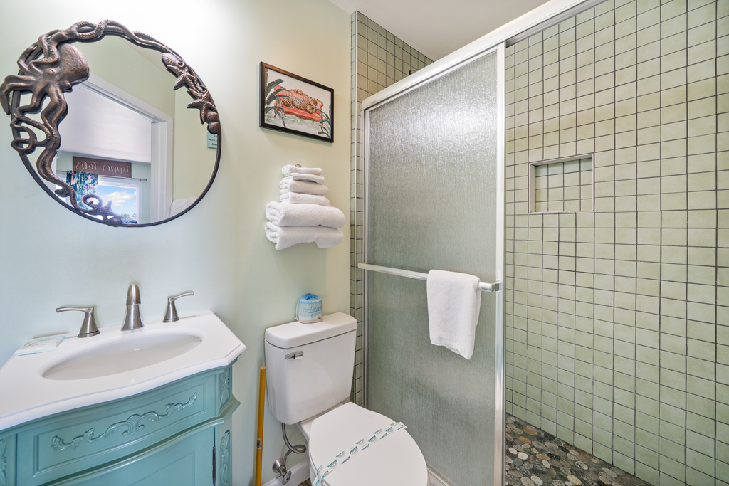 Full Bath with Tub/Shower Combo.