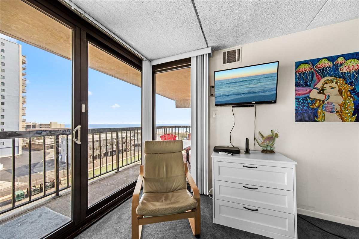 Relax in the Central AC and enjoy the Flat Screen TV & Free Wi-Fi after a Fun-Filled day on the Beach!