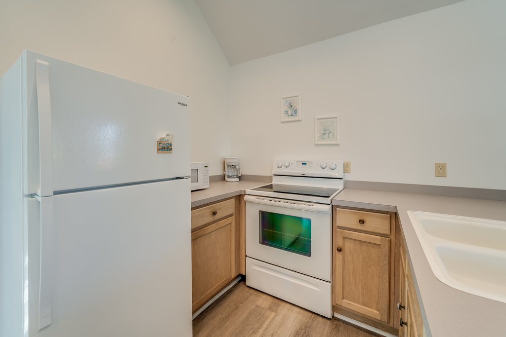 Well Stocked Kitchen, plus a Gas Grill!