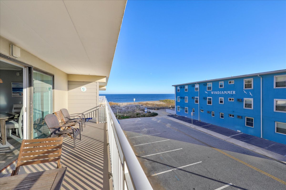 Plenty of outdoor seating on the balcony!