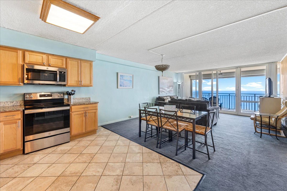 You can still catch those Breathtaking Ocean Views while you enjoy dinner!