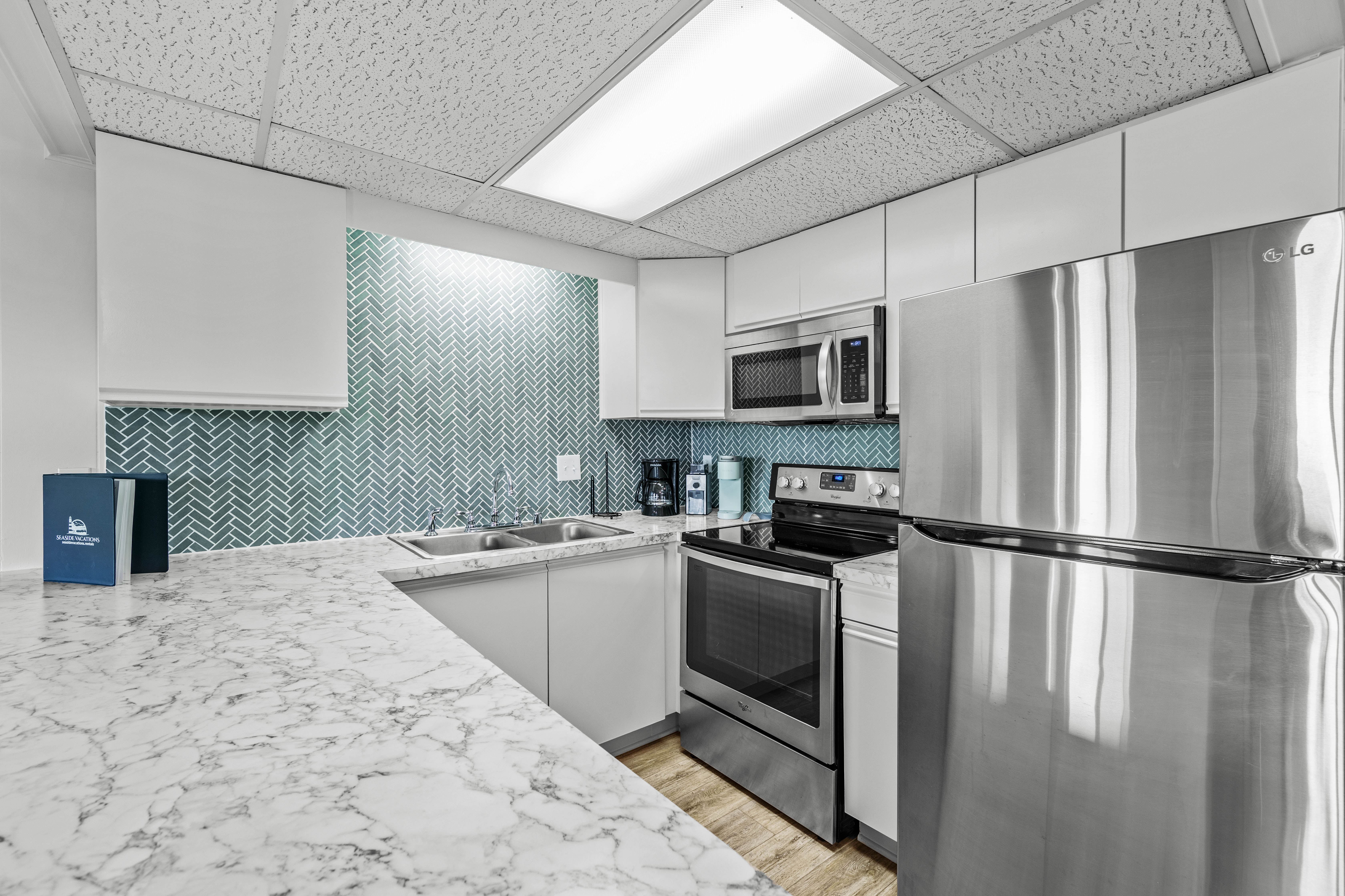 This fully renovated Kitchen for 2024 is sure to be a Chef's Dream!
