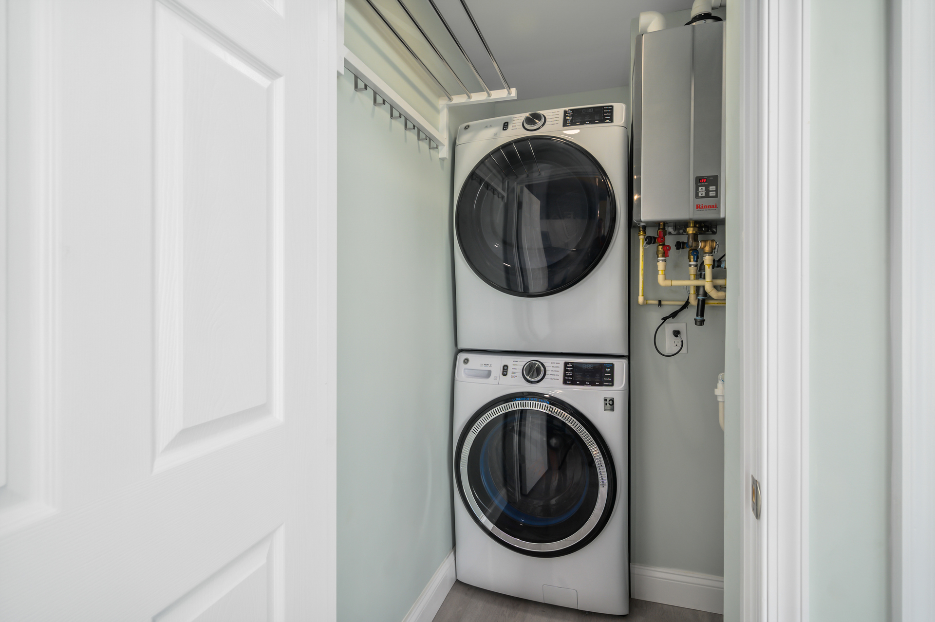 Full size washer & dryer conveniently located just off of the kitchen!