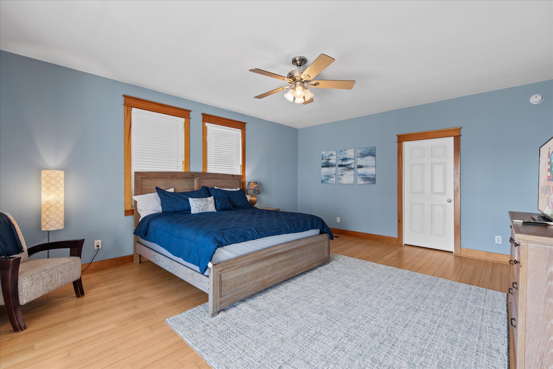 Paradise View has 4 Bedrooms that have Attached Full Baths!