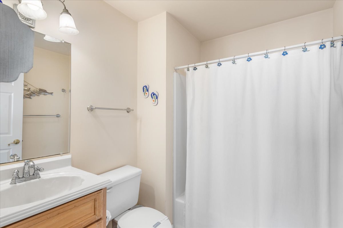 Full Bath 2 also has a Tub/Shower Combo.