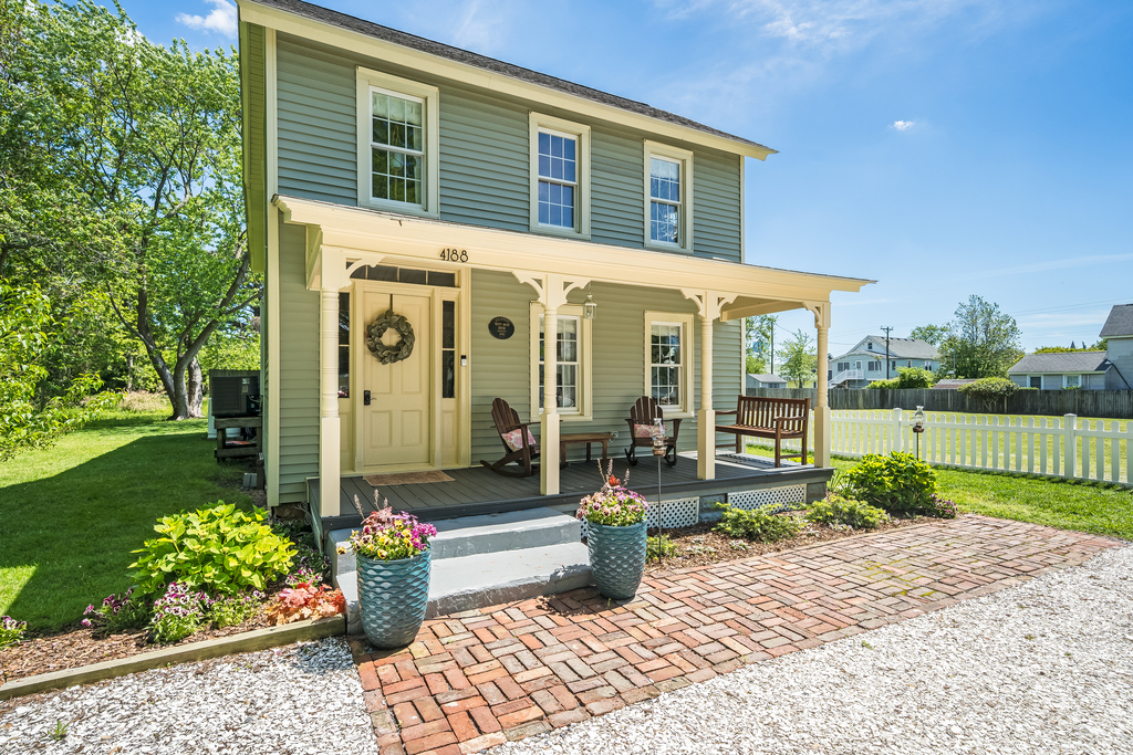 Misty Moon is the quintessential Chincoteague Cottage!