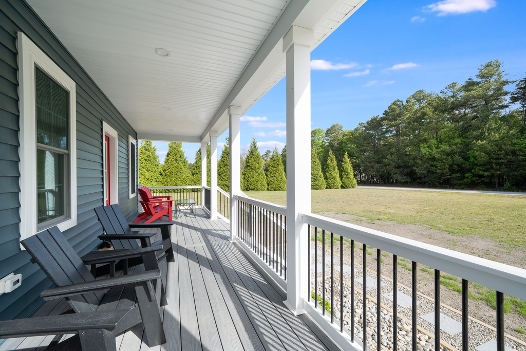 Sip sweet tea on the Covered Porch and take in that salty, sweet breeze.