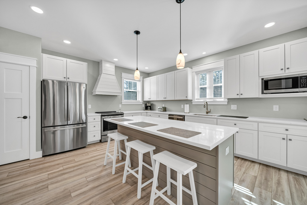 Chef's Kitchen with all the comforts of home!