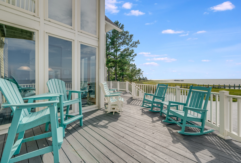 Slip out to the Waterfront Deck and take in that salty, sweet sea breeze.