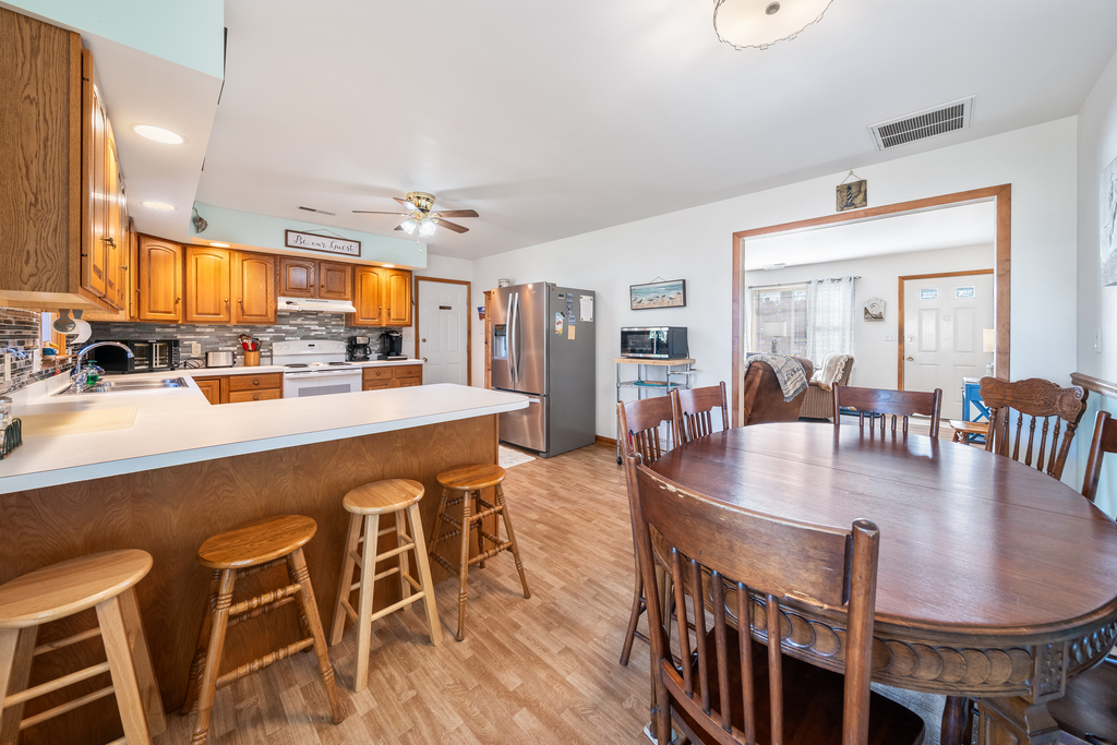 Plenty of room for all in the Dining Area!