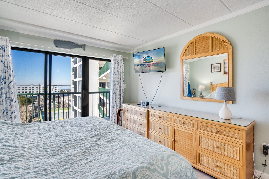 There is also a Flat Screen TV in the Master.