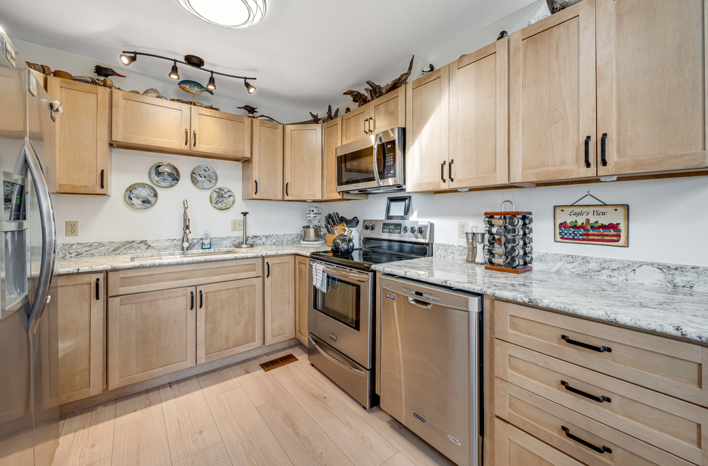BRAND NEW KITCHEN! New appliances, flooring, and countertops!