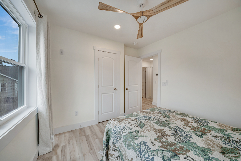 The Suncatcher sleeps 8 in comfort and style!