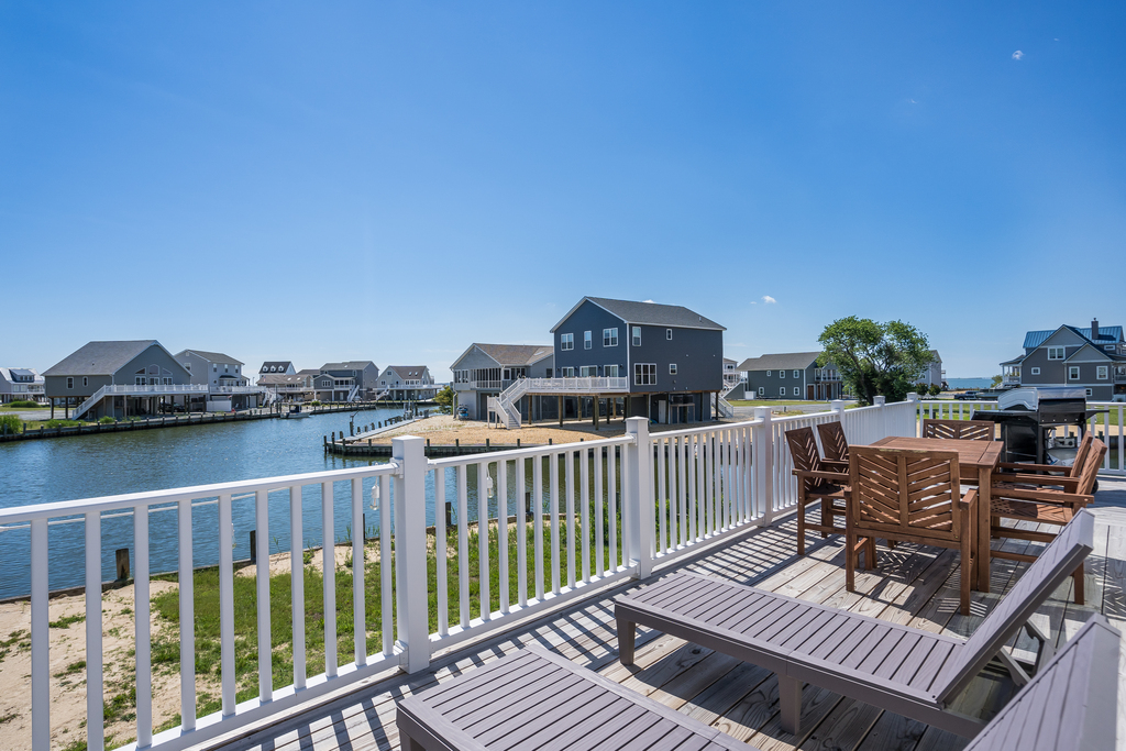 Welcome to Waterfront Pier Pressure in Captain's Cove Golf & Yacht Club!