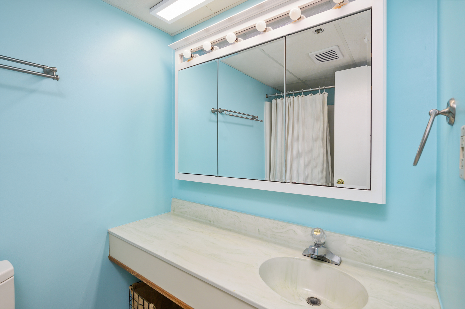 Bathroom 2 is also en-suite to Bedroom 2.