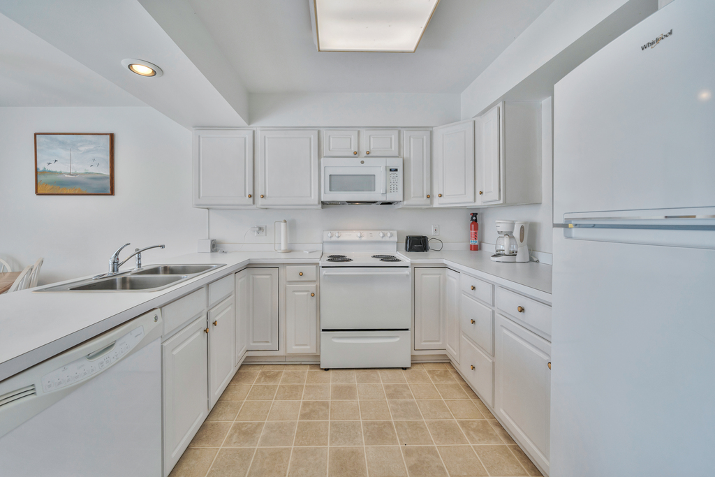 Mealtime will be easy breezy in the well-stocked Kitchen.