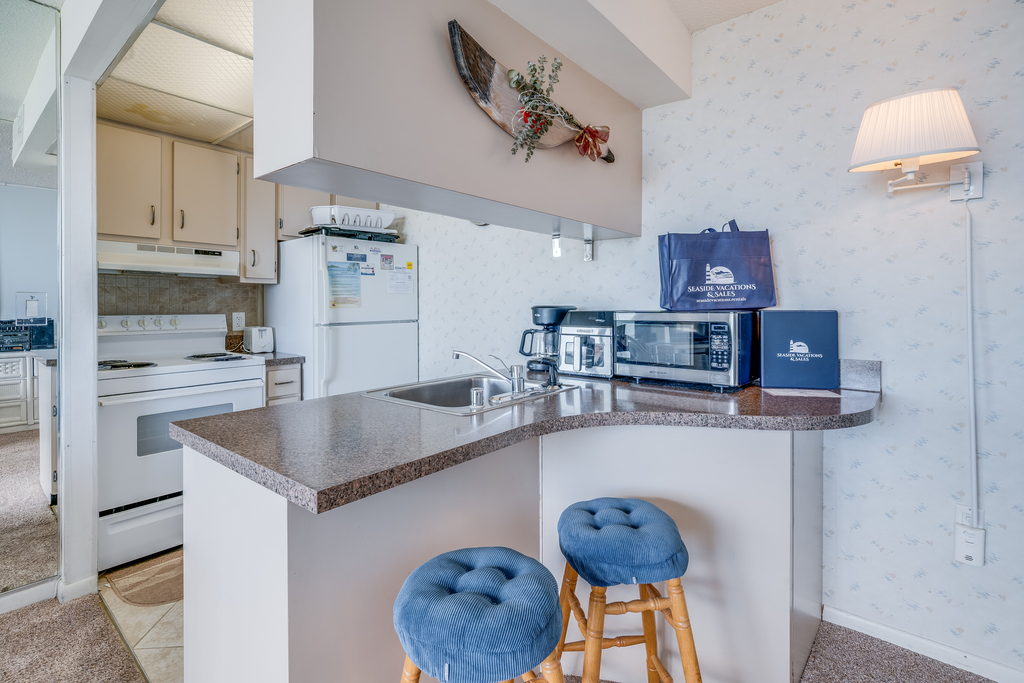 Grab a quick bite before hitting the beach at the Breakfast Bar.