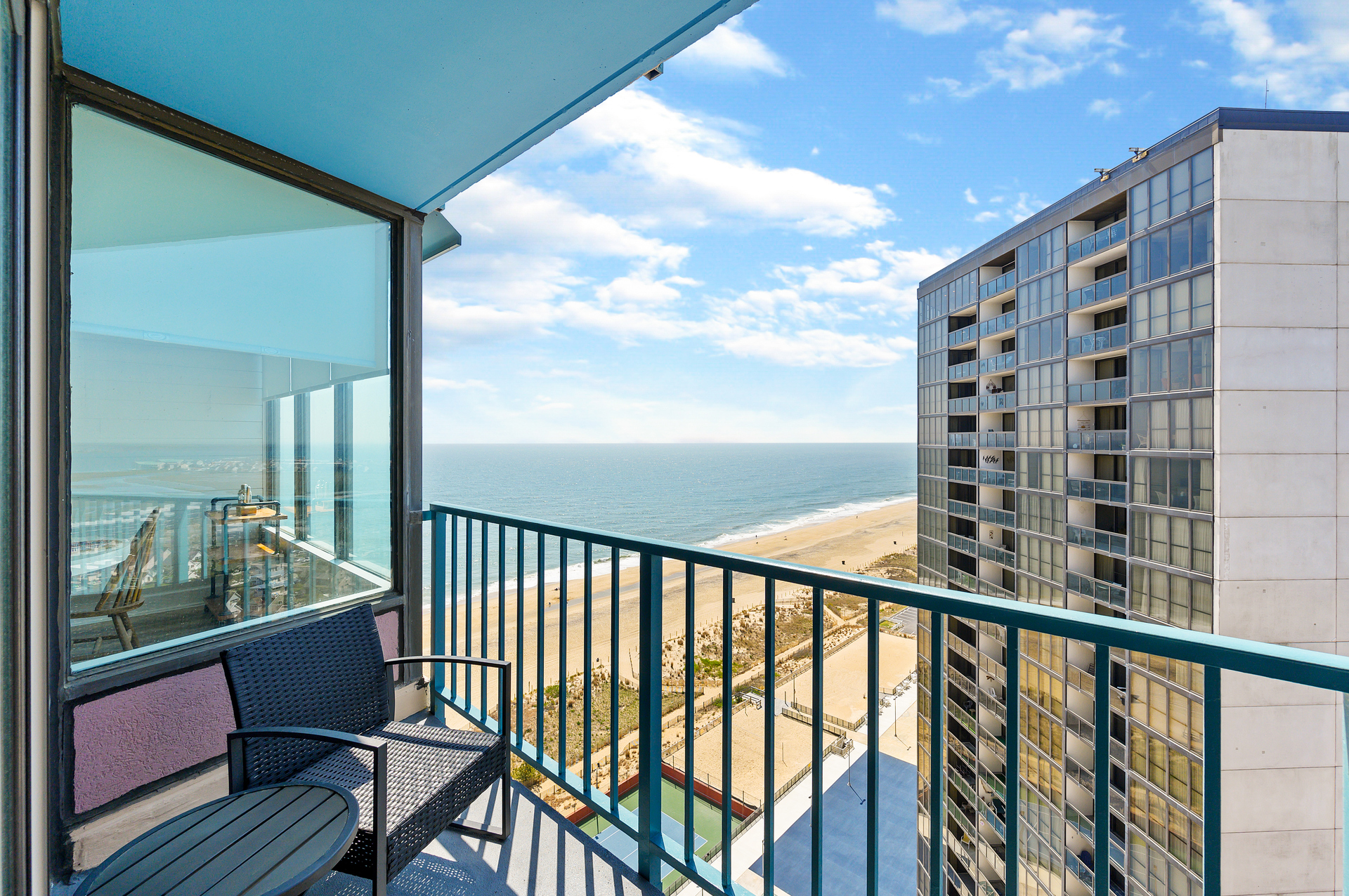 Start your day on the Balcony with your morning coffee or end your day with a glass of wine all watching the waves!