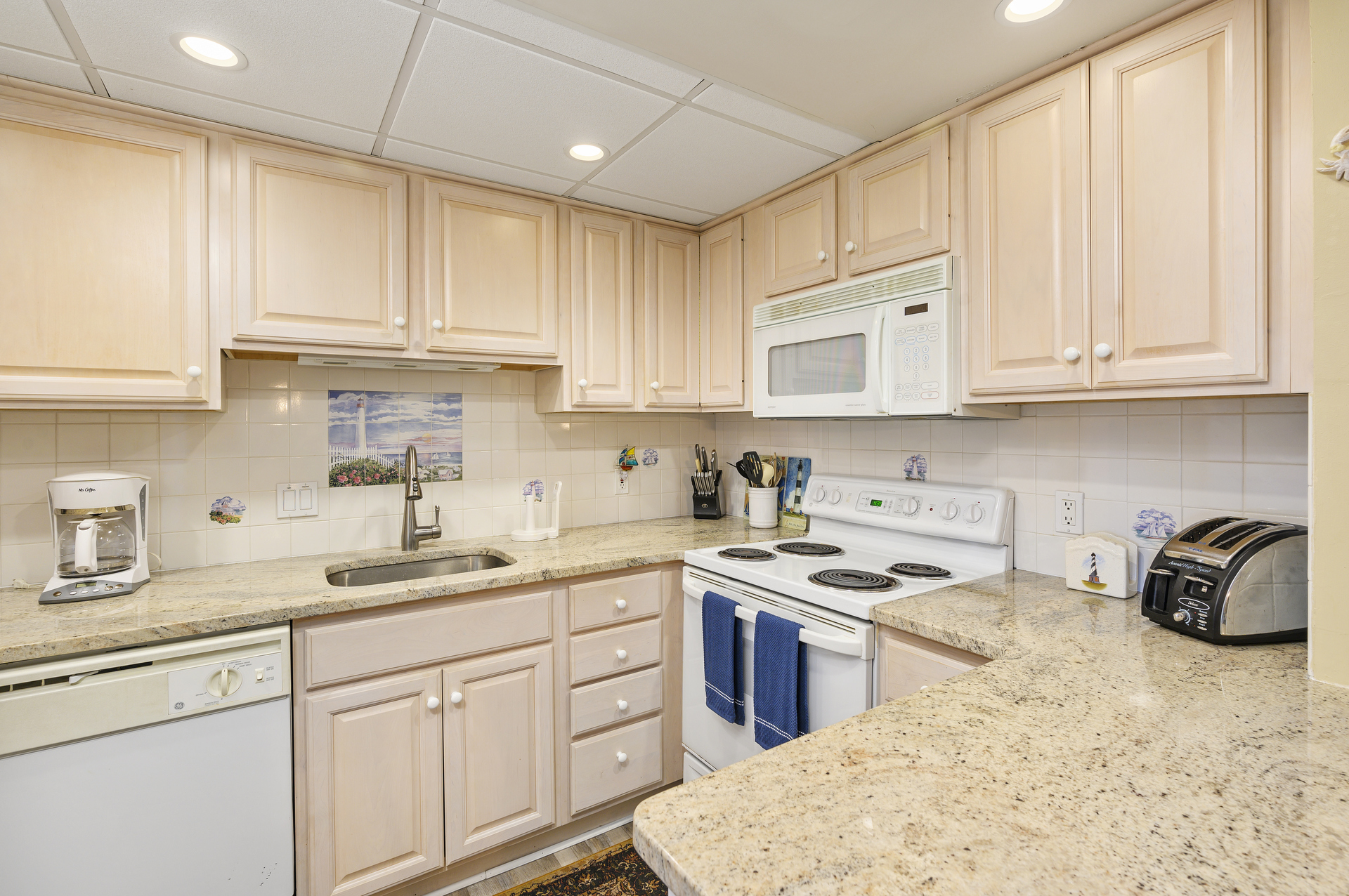 Plenty of counter space to make mealtime an Ocean Breeze!