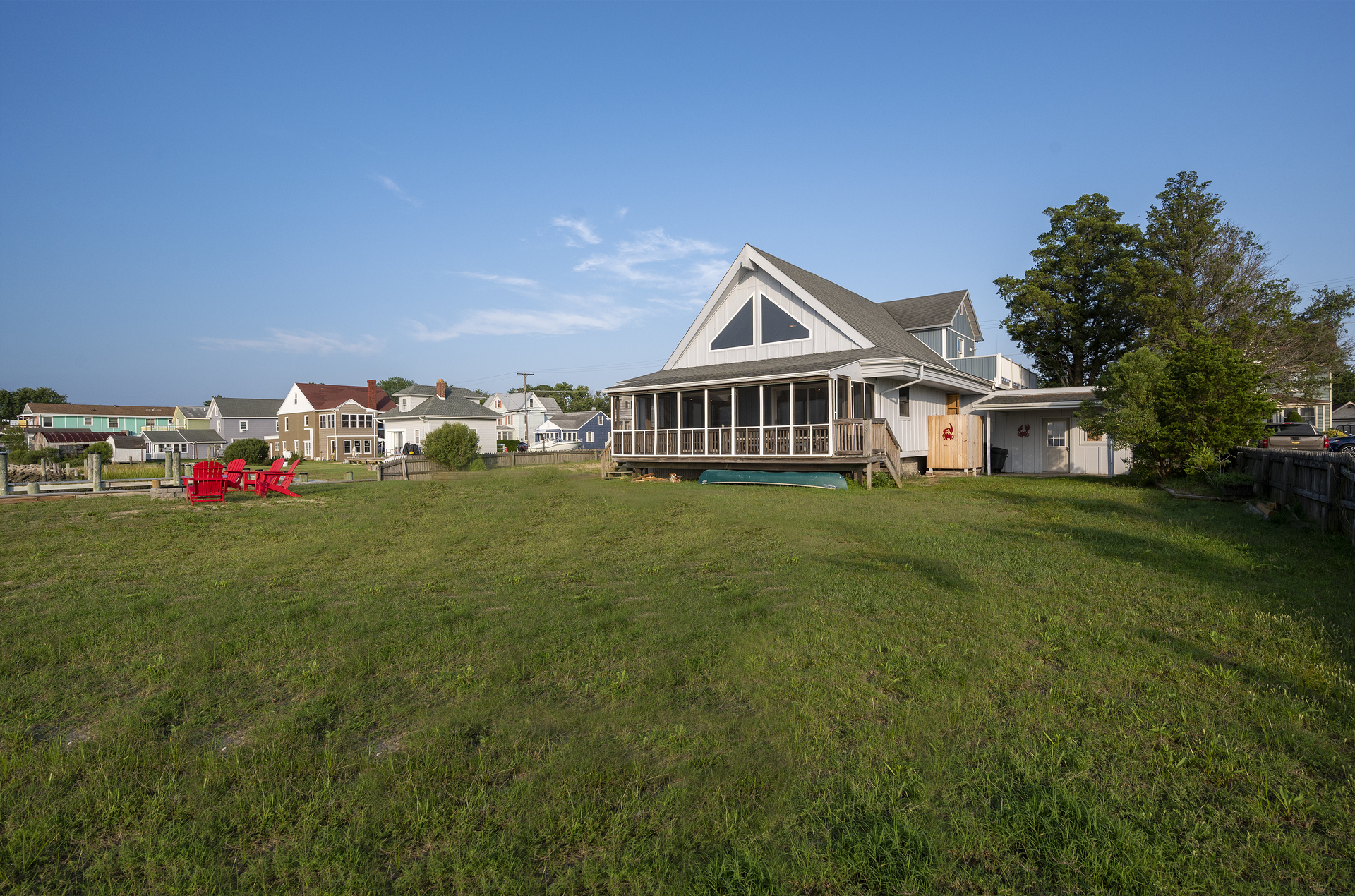 Huge Waterfront Backyard for your enjoyment!