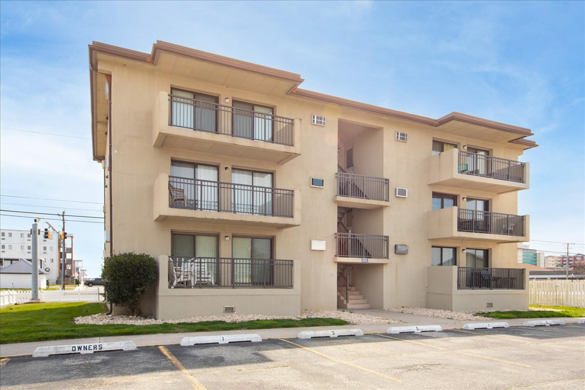 Harbor House 3 - Life is at Ease With an Ocean Breeze!