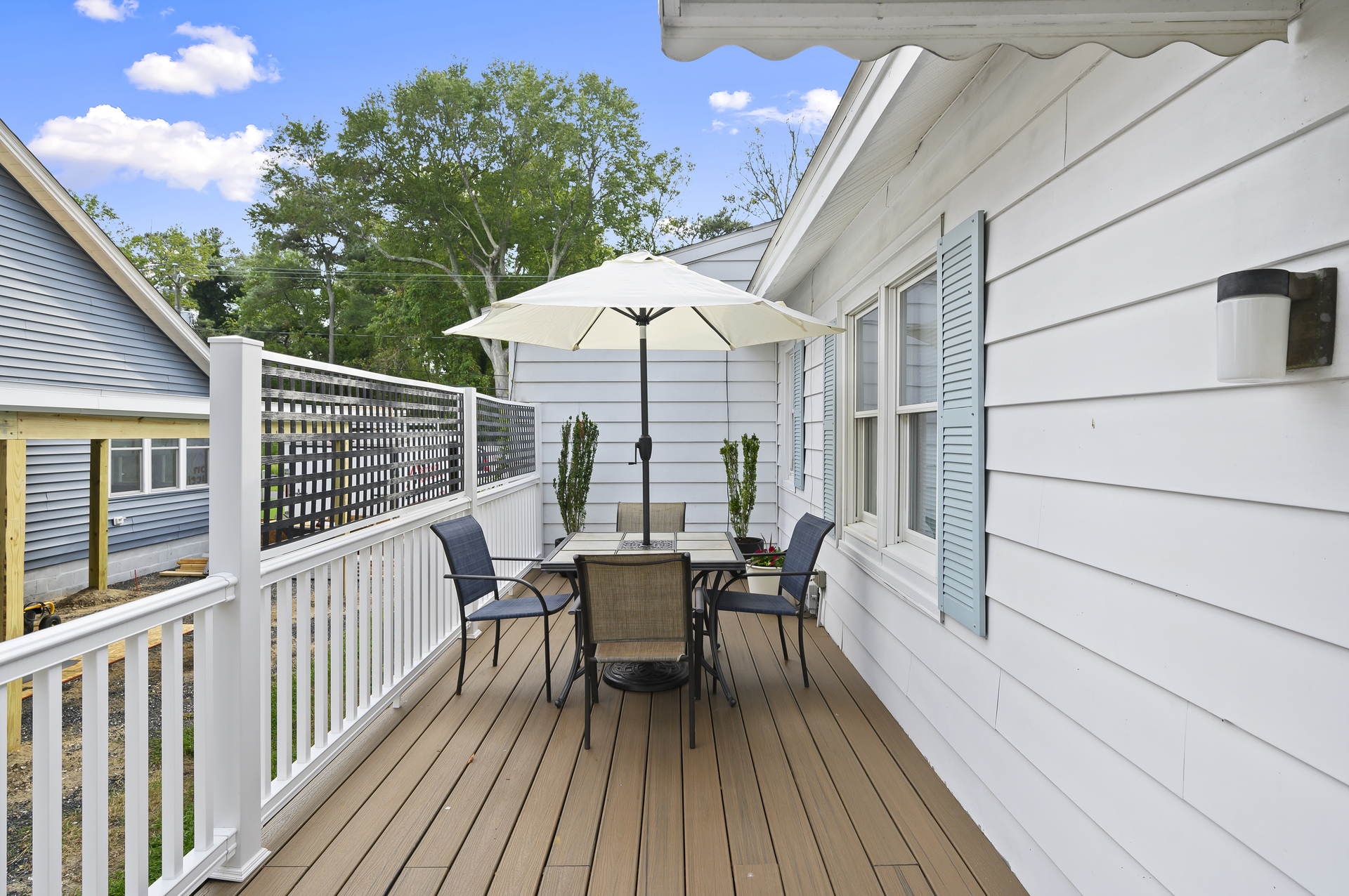 Or dine Al-Fresco on the Back Deck.