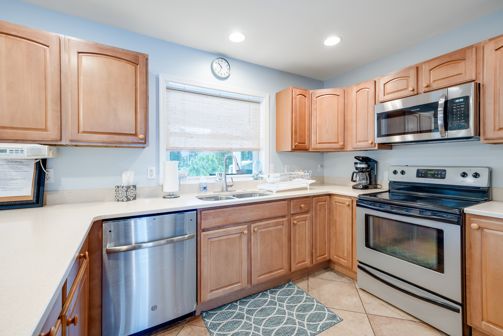 Stainless Appliances and all the comforts of home.