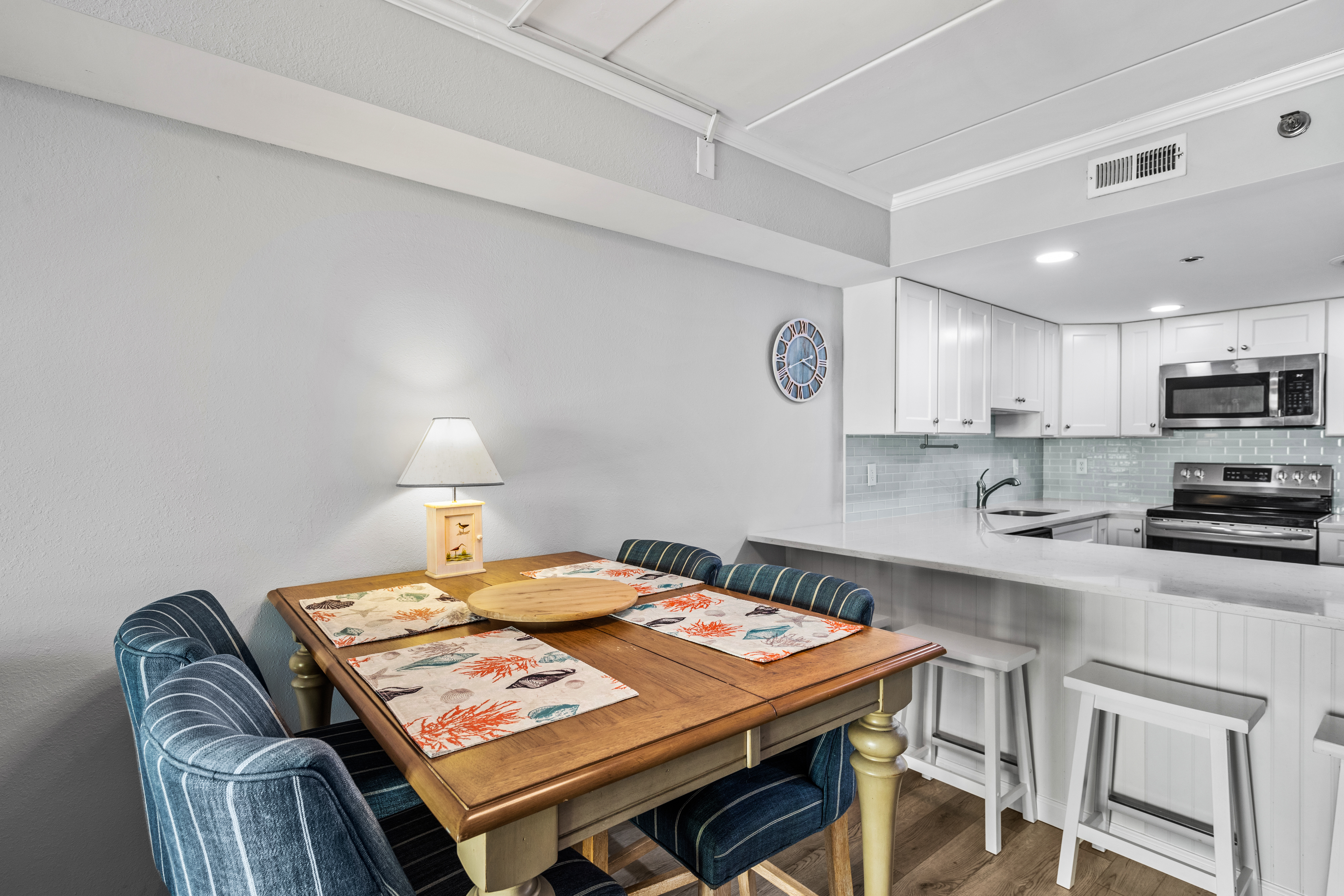 Enjoy a great meal with the family here at the dining table.