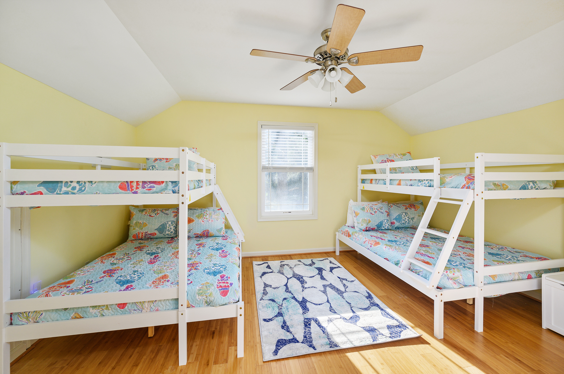 Bedroom 3 sleeps 6 in 2 Pyramid Bunkbeds.